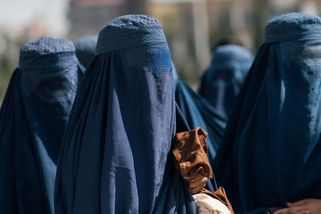 Burky, umlčený zpěv a znásilňování. Takhle dnes žijí ženy Afghánistánu - Médium.cz