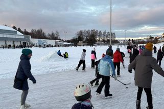 Ve městě Martiny Sáblíkové vytvořili po letech ledový ovál, zájem bruslařů byl první den obrovský - Novinky