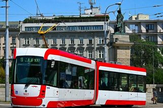 V Brně zatrhli řidičům MHD poslech rádia. Cestující si stěžovali, že je ruší - Novinky