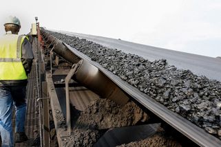 Firma ošidila zákazníka o tři metráky uhlí, přišlo ji to na 430 tisíc - Novinky