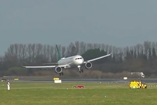 Vichr si pohrával s letadly jako s vlaštovkami z papíru - Novinky