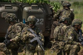 Armáda stahuje vesty za čtvrt miliardy v půlce životnosti. Jdou prostřelit - Novinky