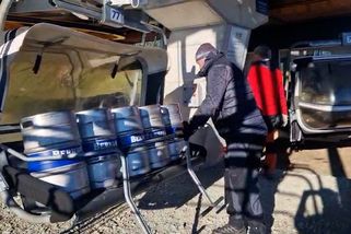 Lanovka vyvezla na hřeben Orlických hor devět tun piva - Novinky