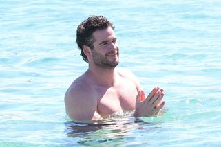 Slavný herec se mění k nepoznání. Fanynky jdou do kolen