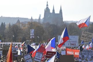 Až půl milionu lidí na Letné? Kompletní informace o demonstraci Milion chvilek na Letné