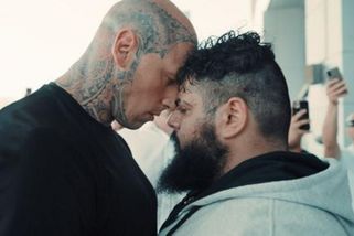 Britský kulturista sejmul Íránského Hulka na zem ještě před jejich zápasem, ten se mu to pokusil oplatit Fights.cz