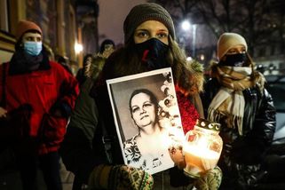 Středověk v Polsku trvá. Vyjmout mrtvý plod nesměli, tak čekali, až zemře i dvojče. Matka nepřežila - Novinky