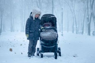 Cestujete s kočárkem? Neobtěžujte okolí. Ne každý v MHD vám chce dělat asistenta - Médium.cz