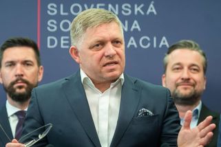 KOMENTÁŘ: Babiš nebo Okamura? Proti Ficovi čajíček. Ruský medvěd požírá Slováky zaživa