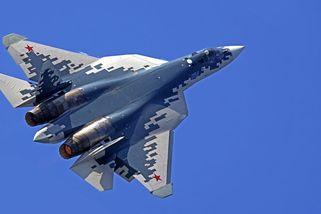 Rusové v Číně představili novou stíhačku. Sklidili za ni obří výsměch