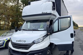 Limit překročený o víc než tunu. Policisté si o víkendu na D1 došlápli na přetížené dodávky - Novinky