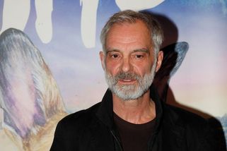 Bydlení Ivana Trojana vzbuzuje zájem. Po rozchodu získal vilu, které si všímají i místní lidé - Médium.cz