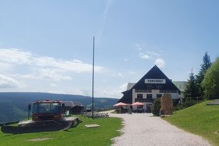 Uzavření Luční boudy je radikální krok, na povolenky si ale stěžují i další provozovatelé krkonošských chat - Novinky