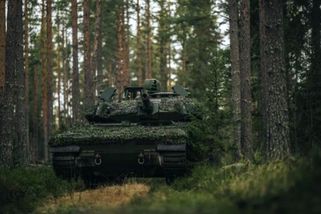 securitymagazin.cz/defence/cv90-mkiv-elbit-acr-iron-fist-1404073931.html