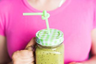 Influencerka při propagaci tropické raw diety zemřela hlady - Novinky