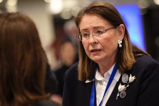 Pravidla průhonické pumpy venku neplatí, setřela B...