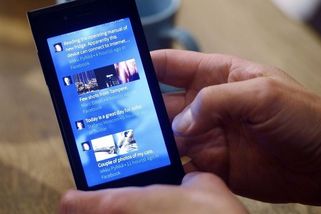 „Mami, spadl mi mobil do vody.“ Žena z Přerovska poslala podvodníkovi 140 tisíc korun - Novinky