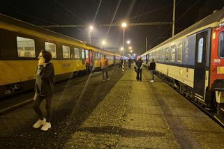 Problémy na koridoru trvají. Vlaky po řádění zlodějů stále jezdí u Lipníka po jedné koleji - Novinky