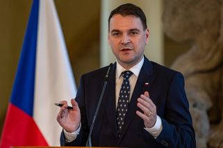 Ostrá kritika Macinky ve Sněmovně: Chová se jako arogant a primitiv, zlobí se lidé