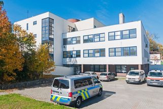 Za právní pomoc pro cizince zaplatí stát víc. Vnitro přitom mělo na výběr - Seznam Zprávy