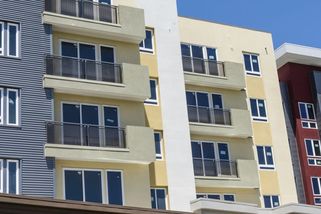 KOMENTÁŘ Jany Maláčové: Když je na zbraně, musí být i na byty. Udělejme to jako ve Vídni