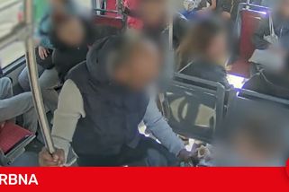Agresor v šalině vytrhl školákovi mobil z ruky, skončil ve vězení