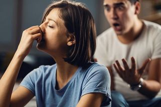 Manžel smrdí a odmítá to řešit. Nakonec jsem požádala o rozvod - Médium.cz