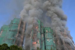 V Hongkongu dál běsní požár. Mrtvých mohou být stovky - Novinky