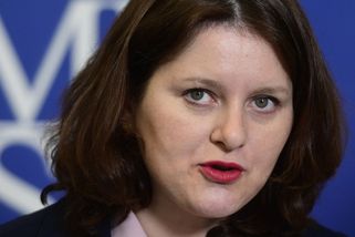 Co dnes dělají exposlanci KSČM a ČSSD? Pomáhají Číňanům, odborům i zbrojařům - Novinky