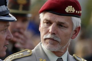 Prezidentský kandidát Petr Pavel je pod plnou palb...