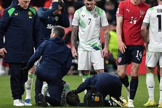 Děsivý moment: Irský fotbalista v bezvědomí. Bláznivý komentář Zelenky pobouřil