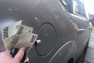 Nová daň na auta: Pokud je spotřeba nad 6,5 litrů na 100 km budou řidiči platit státu 8 000 Kč měsíčně