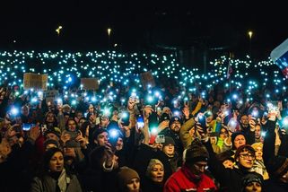 ‚Zastavme je.‘ Slováci opět protestovali proti Ficovi, demonstrovalo se v Bratislavě i dalších městech