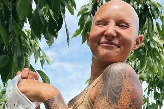 Žena po dvojité mastektomii hrdě ukazuje hrudník bez ňader. Z komentářů haterů se vám udělá špatně - Super.cz