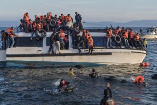 Společnost migranty zbytečně démonizuje. Měli bychom se je snažit pochopit - Médium.cz