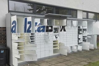 Statisícová škoda: Zloděj si z výdejního boxu ve Všestarech udělal adventní kalendář