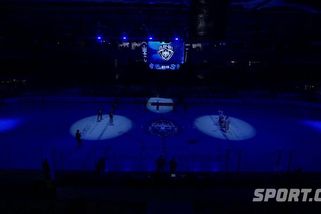 Faux pas na Kladně. Zpěvačka Lounová popletla slova české hymny - Sport.cz