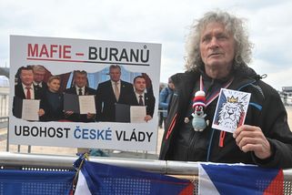 ŽIVĚ: Na pražské Letné se začínají scházet účastní...