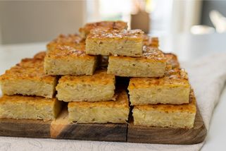 Bramborák na plech je rychle hotový a bez zbytečného smažení | Toprecepty