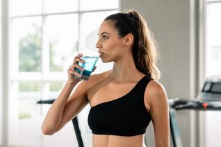 Proč ráno pít skořicovou vodu? Pomůže vyrovnat hladinu cukru