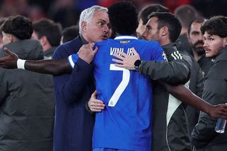 Blázinec v Lize mistrů. Vinicius obvinil protihráče z rasismu, Mourinho viděl červenou - Sport.cz
