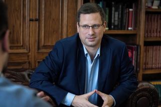 Odtržené od života, odmítla Budapešť žádost Bruselu o zrušení zastropování pohonných hmot - Novinky