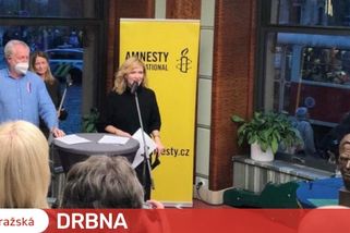 V kavárně Slavia slavnostně odhalili bustu Václava Havla za účasti Dagmar Havlové