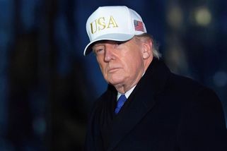 Místo zlatého věku přinesl Trump nezaměstnanost. Americký průmysl strádá - Novinky