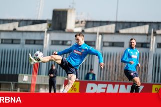 Úkoly pro Koubka: napodobit Brücknera, utnout českou pohodičku a rozpohybovat Schicka