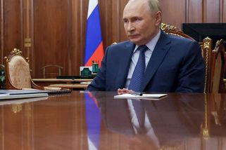 Tahle show Kremlu má trhliny. Na záběrech s Putinem něco nehraje, odhalují to detaily