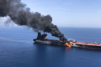 Potopíme klidně celé námořnictvo. USA odhalily záběry ze zničení íránské letadlové lodi s drony