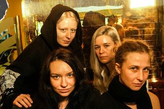 VLČKOVIZE: „Bohorodičko, vyžeň Putina.“ Jak to je s Pussy Riot a punkem | Headliner