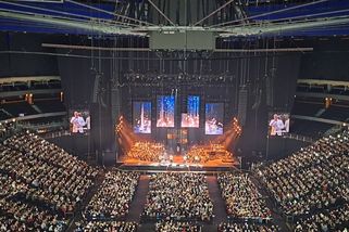 4 Tenoři v O2 areně byli fenomenální, potěšilo i akrobatické vystoupení - Médium.cz