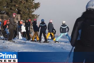 VIDEO: Zfalšoval PCR test, aby mohl na lyžák. Studentovi z Kolína teď hrozí třímilionová pokuta